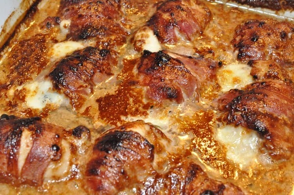 Kyckling insvept i bacon med mozzarella och glögg