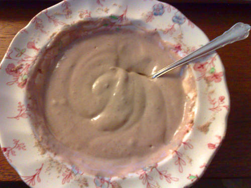 Dagens mellanmålstips: proteinpulver i yoghurt. Funkar förvånandsvärt bra. Lite matigare.