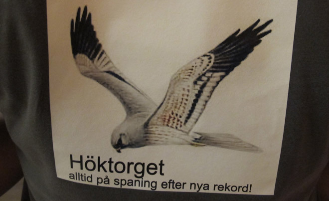 Team Hötorget hade detta på sina tröjor idag. Alla center har sin egen slogan för dagen.