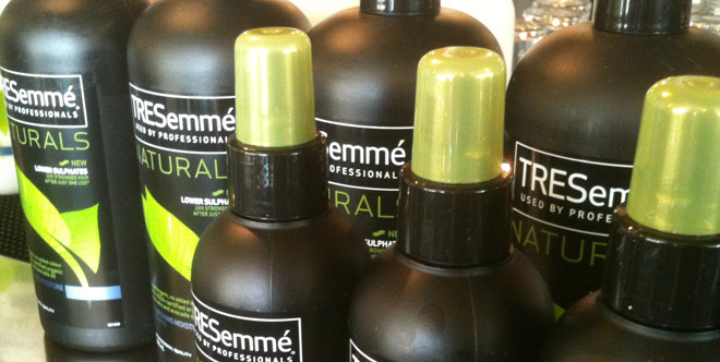 TreSemmé Naturals finns i schampo, balsam, hårspray och mousse.