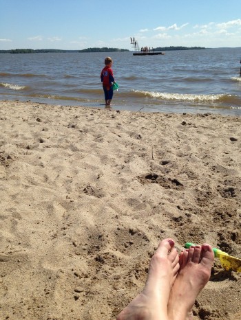 Jag höll mig uppe på stranden med Linnea 